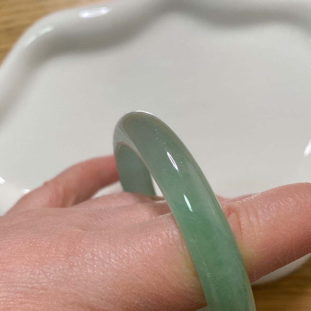 Green Jade Bangle Bracelet - Picture 10 of 12